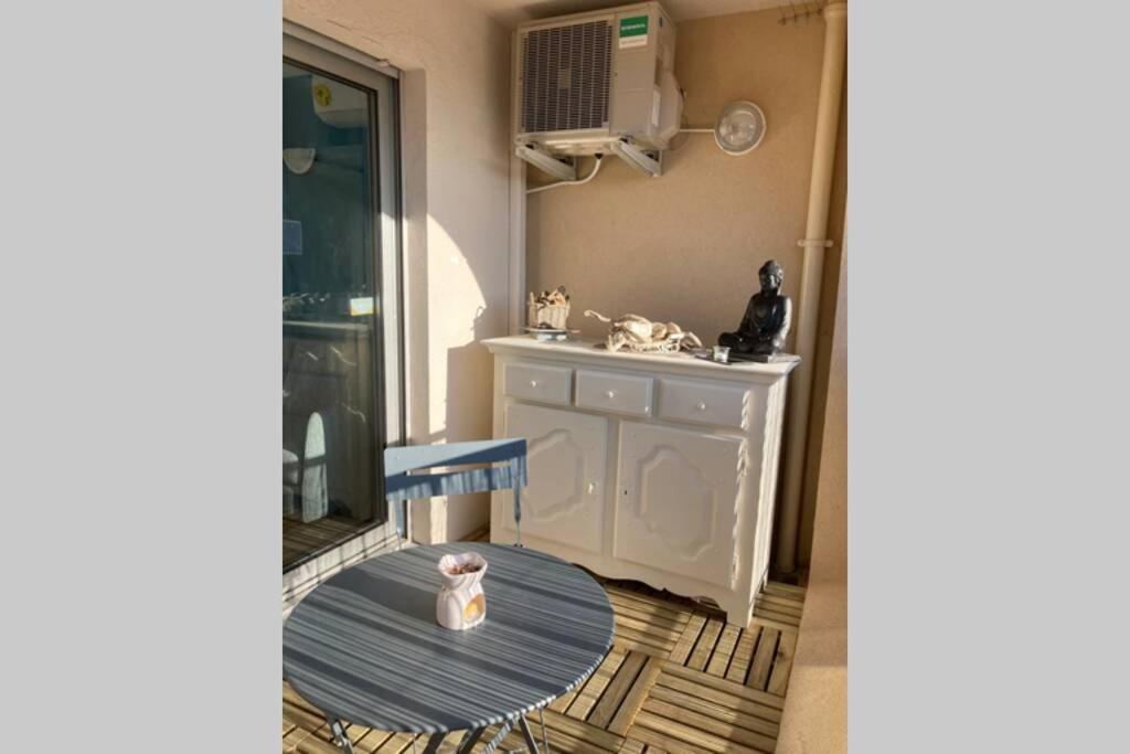 Escapade Au Port Apartamento Hyères Exterior foto