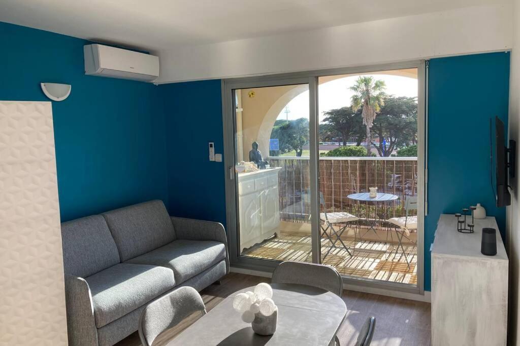 Escapade Au Port Apartamento Hyères Exterior foto